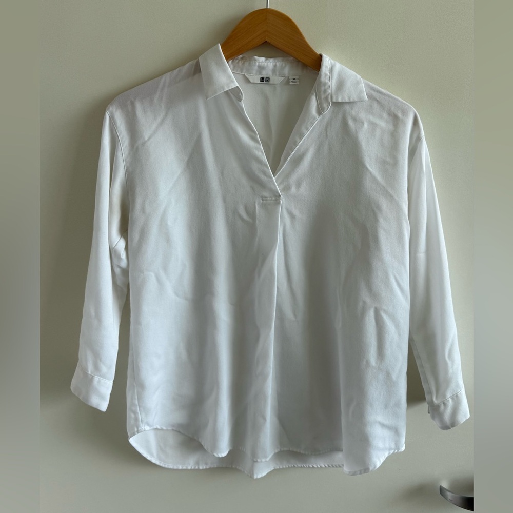 Uniqlo White V-neck Blouse